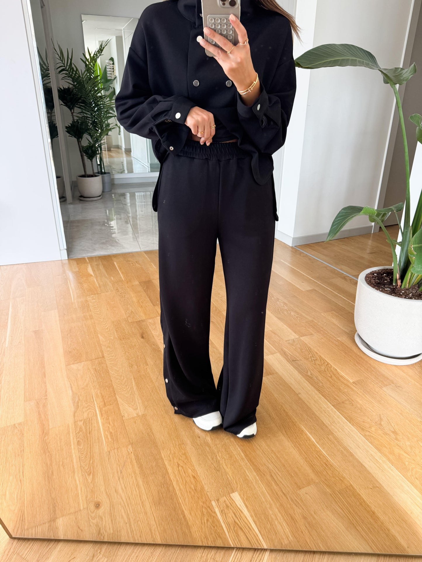 طقم اسود بقبة وكبسات - KP1429