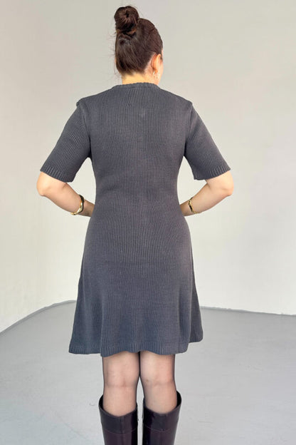 فستان رمادي بأزرار ذهبية - KP2228