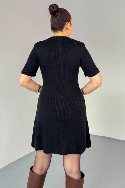 فستان اسود بأزرار ذهبية - KP2228