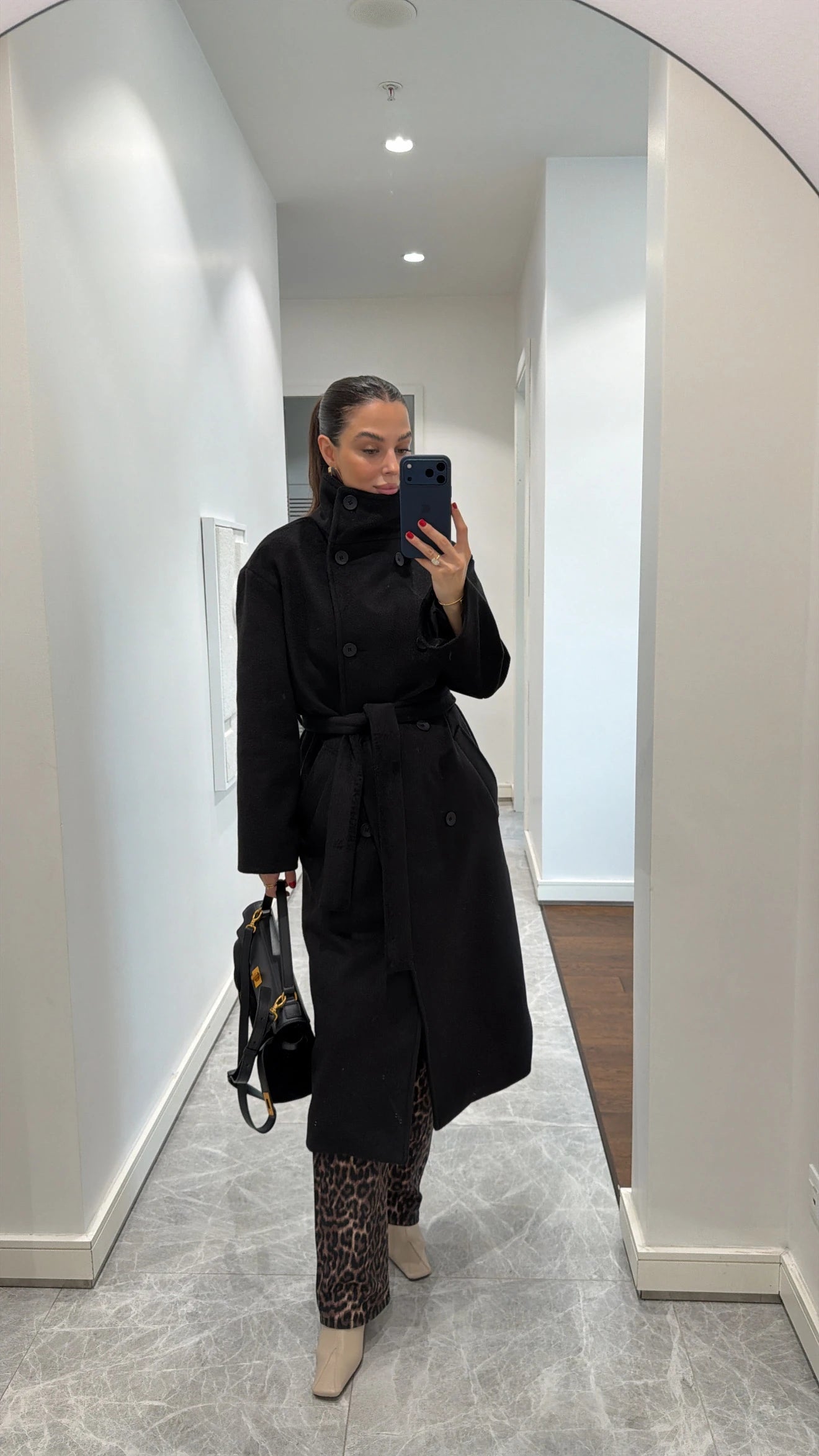 جكيت اسود بحزام - KP7175