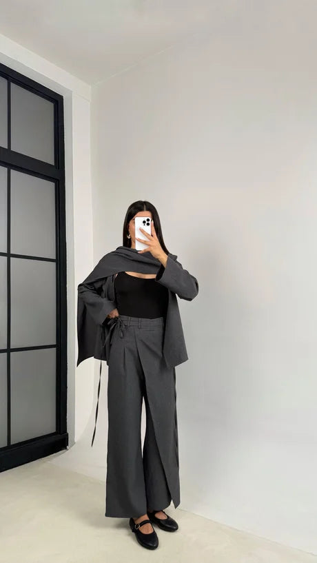 طقم رمادي بلوزة بلفحة مع بنطلون - KP1388