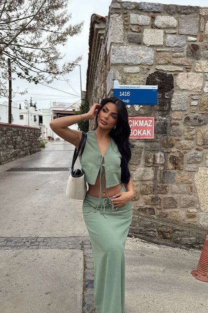 طقم تنورة مع بلوزة زيتي - KP1217