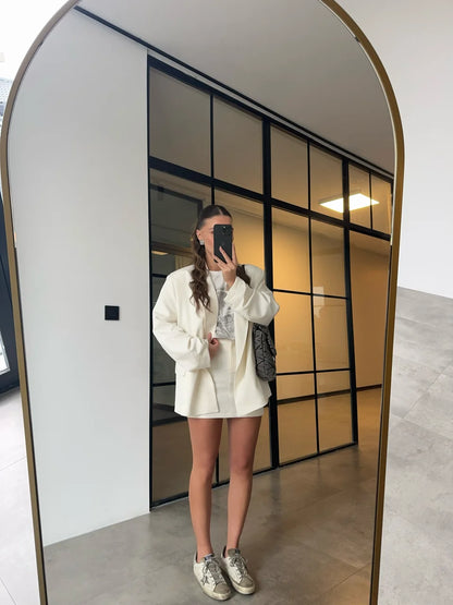 طقم بليزر مع تنورة ابيض - KP1361