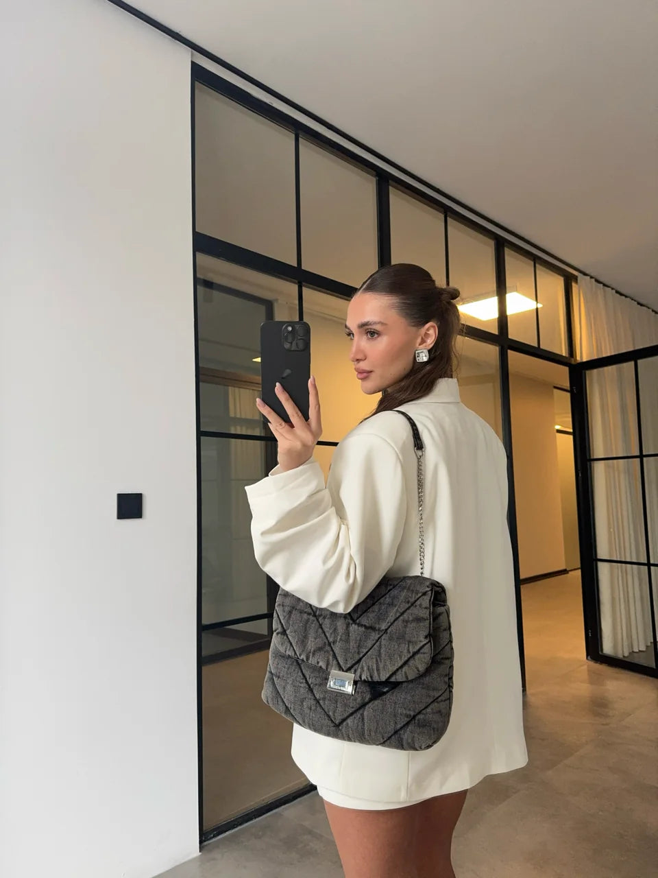 طقم بليزر مع تنورة ابيض - KP1361