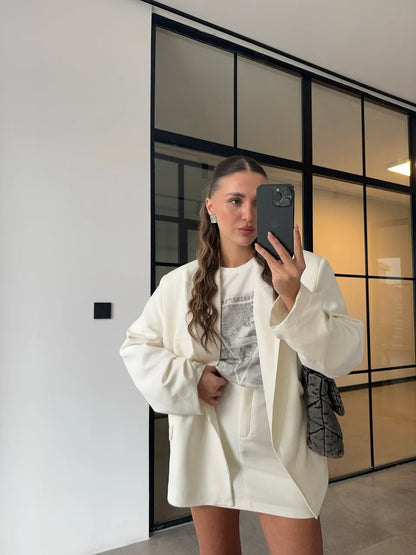 طقم بليزر مع تنورة ابيض - KP1361