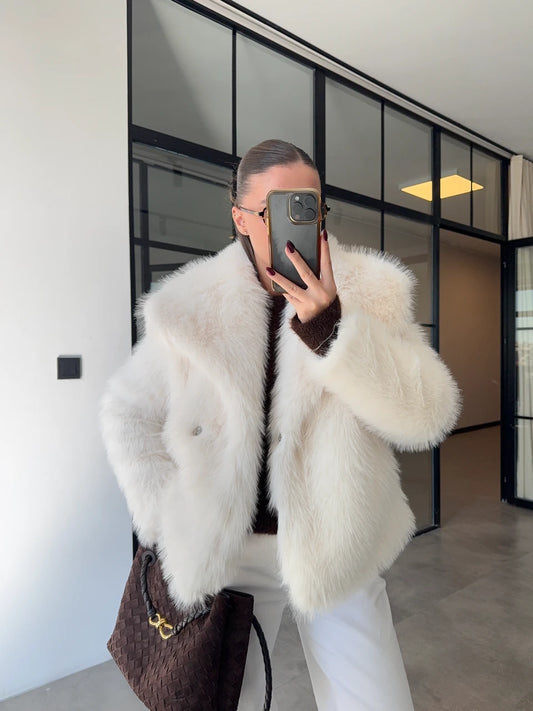 جكيت فرو ابيض - KP7154