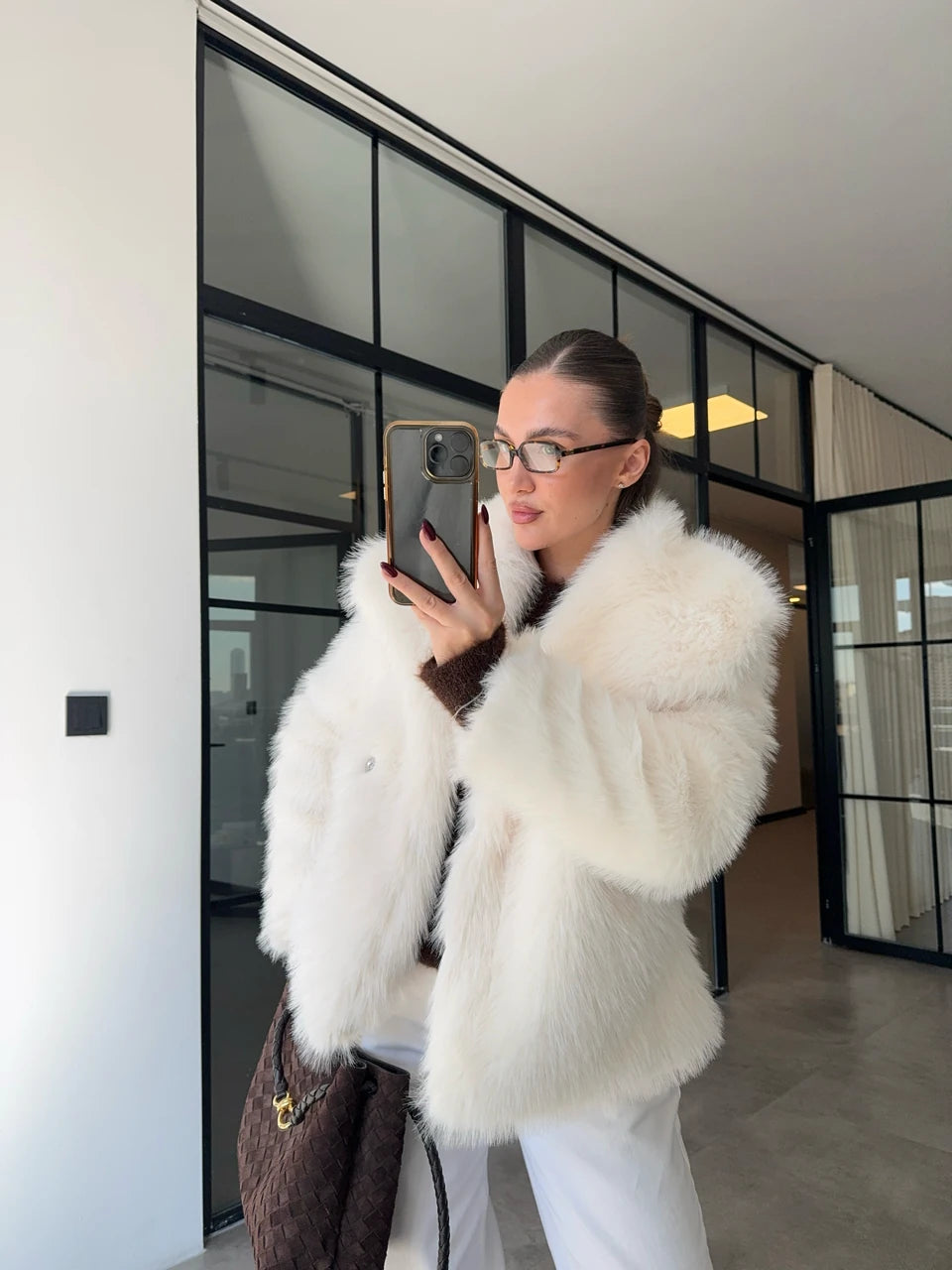 جكيت فرو ابيض - KP7154