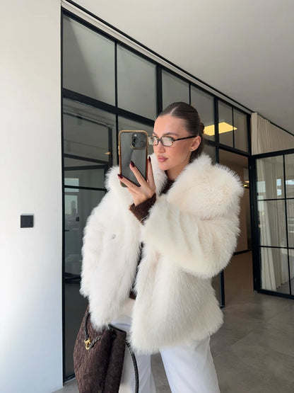 جكيت فرو ابيض - KP7154