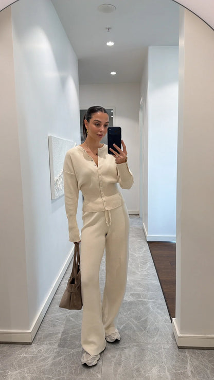 طقم عملي بيج بأزرار - KP1474