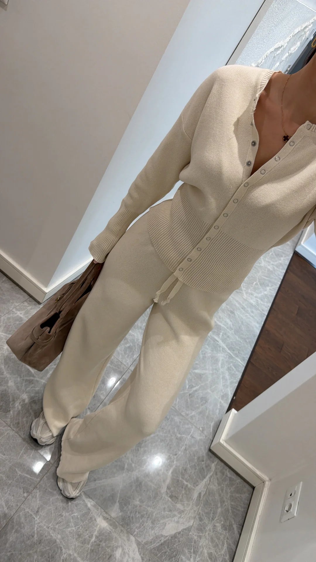 طقم عملي بيج بأزرار - KP1474