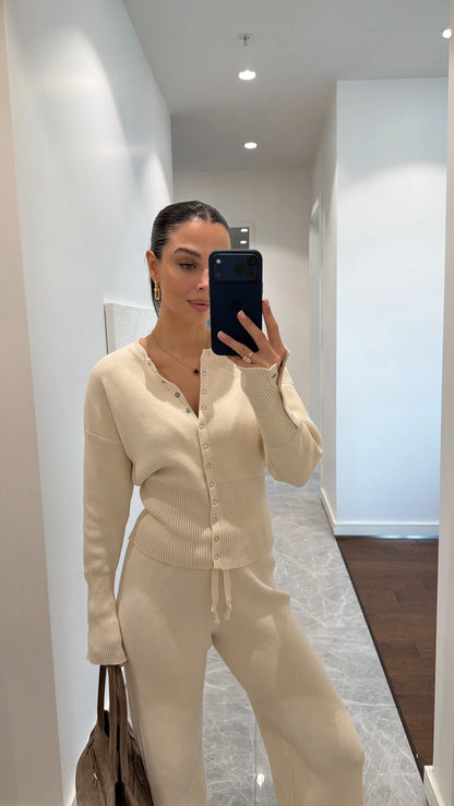 طقم عملي بيج بأزرار - KP1474