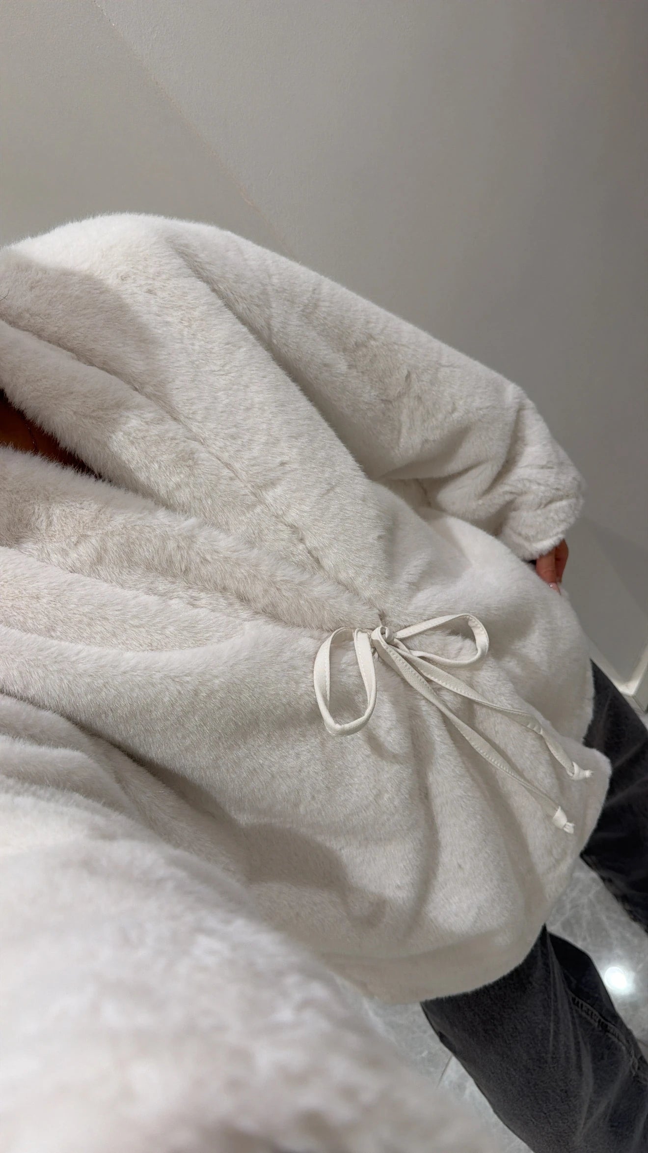 جكيت فرو ابيض - KP7197