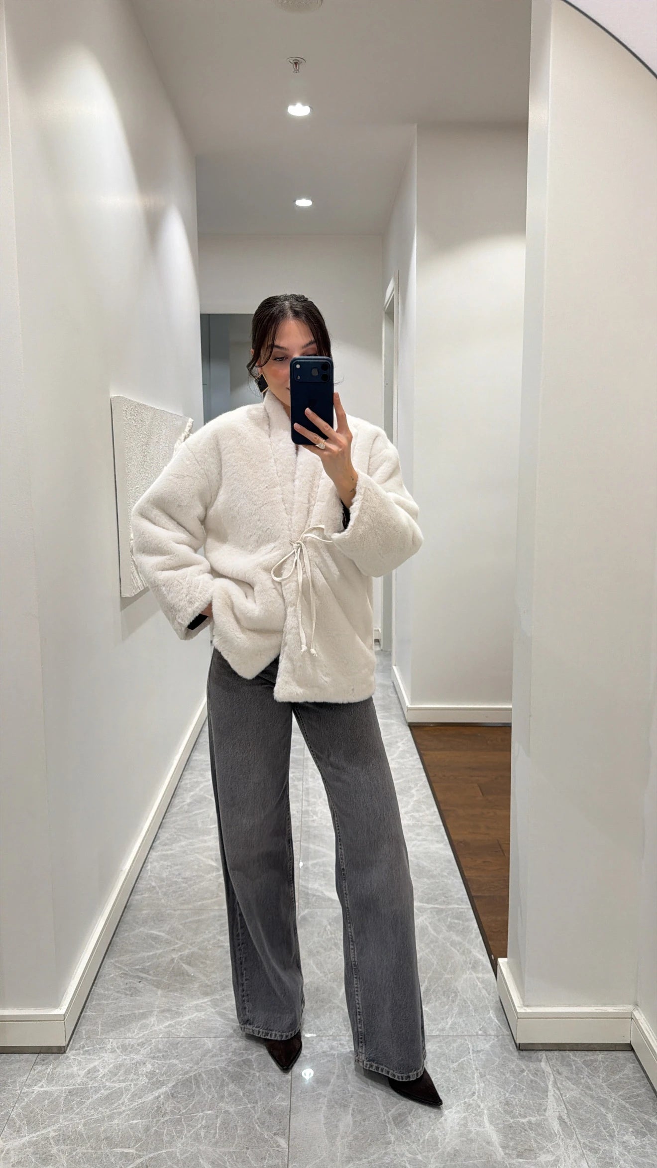 جكيت فرو ابيض - KP7197