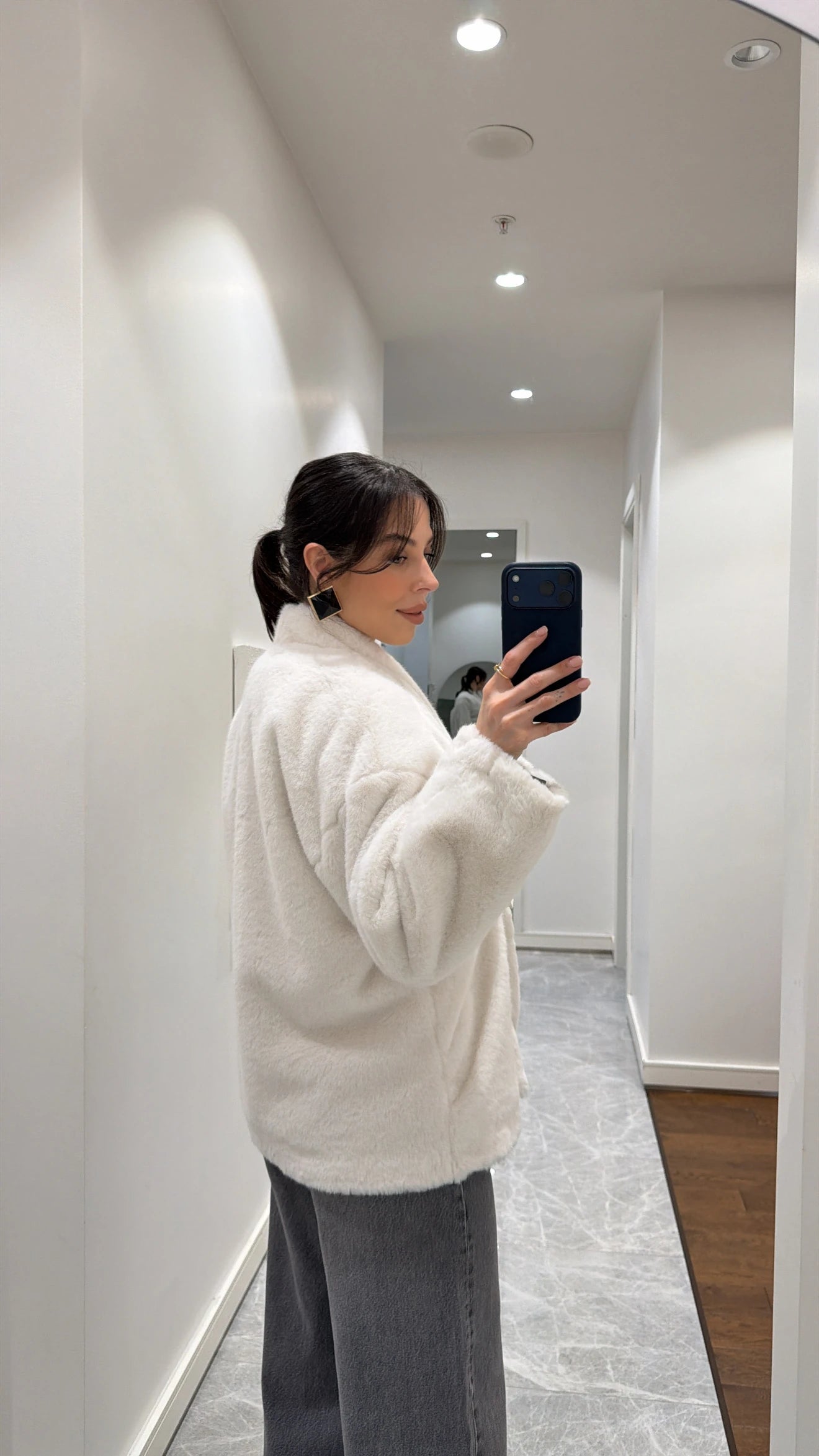 جكيت فرو ابيض - KP7197