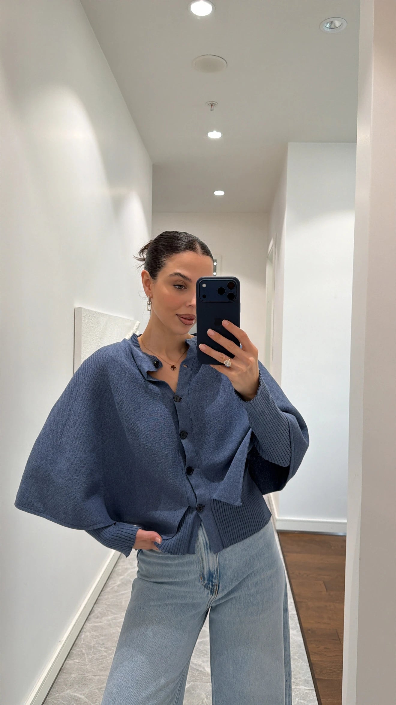 جرزة ازرق غامق بأزرار - KP4372