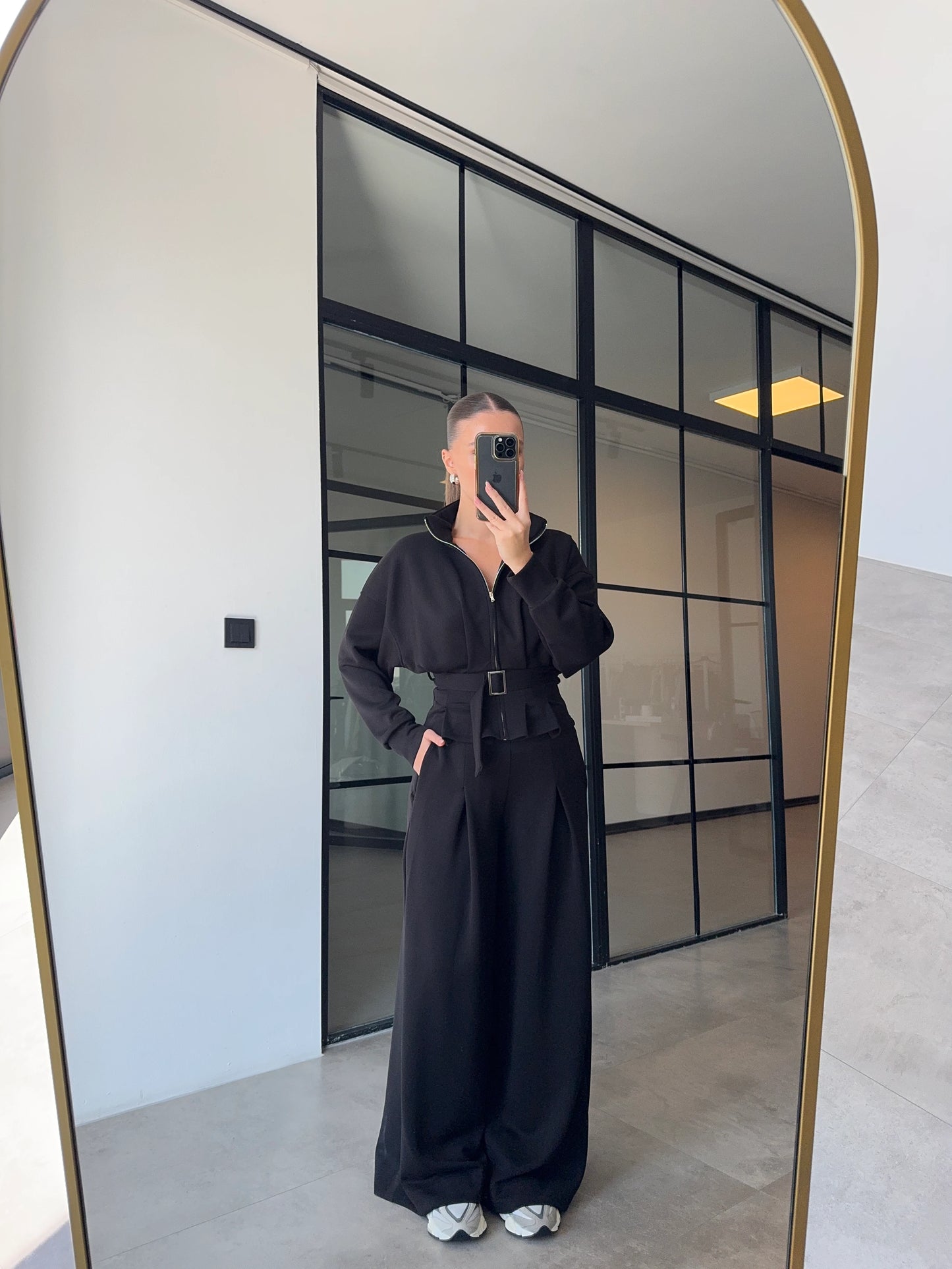 طقم اسود جكيت بحزام مع بنطلون - KP1414