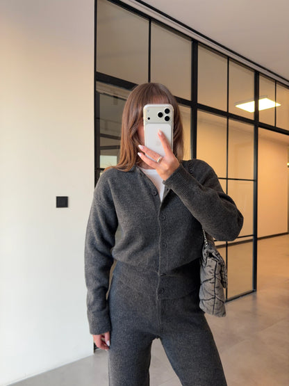 طقم رمادي بأزرار- KP1439