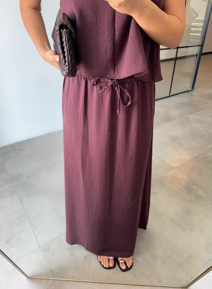 طقم بلوزة مع تنورة عنابي - KP1342