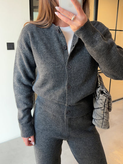 طقم رمادي بأزرار- KP1439