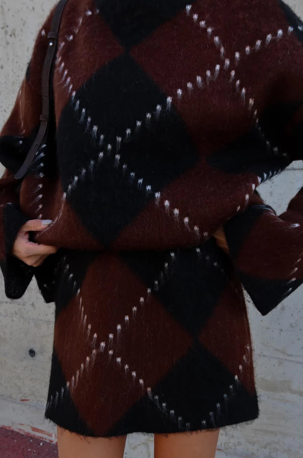 طقم بني وبني تنورة مع بلوزة - KP1465