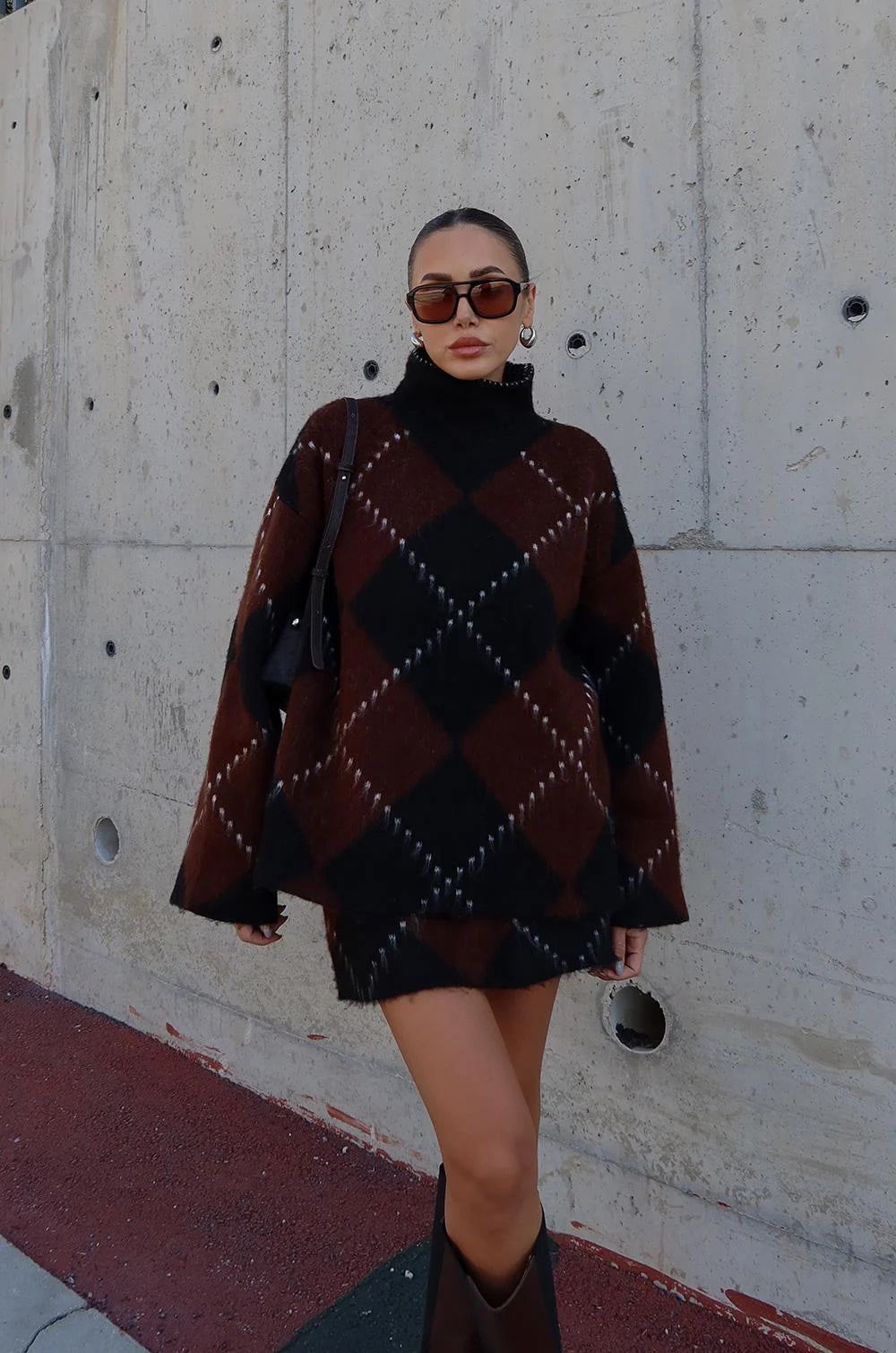 طقم بني وبني تنورة مع بلوزة - KP1465