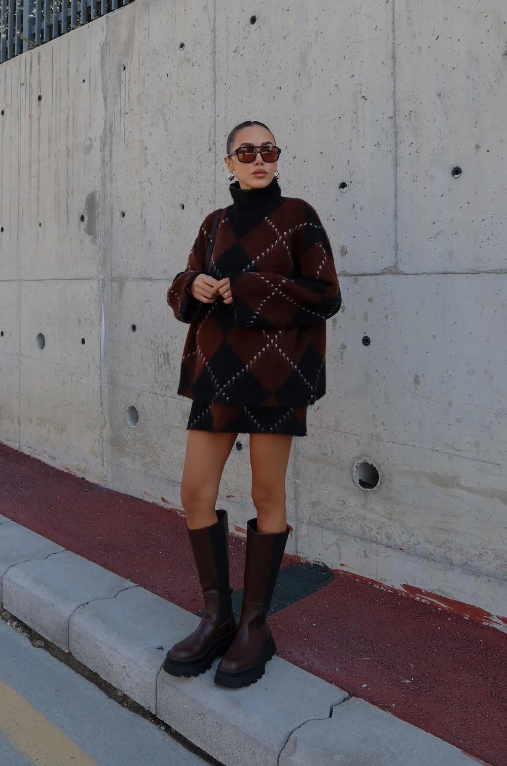 طقم بني وبني تنورة مع بلوزة - KP1465