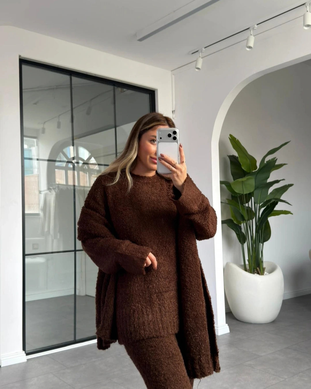 طقم صوف مع لفحة بني - KP1446