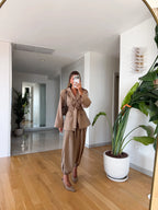 طقم جكيت مع بنطلون بيج غامق - KP1737