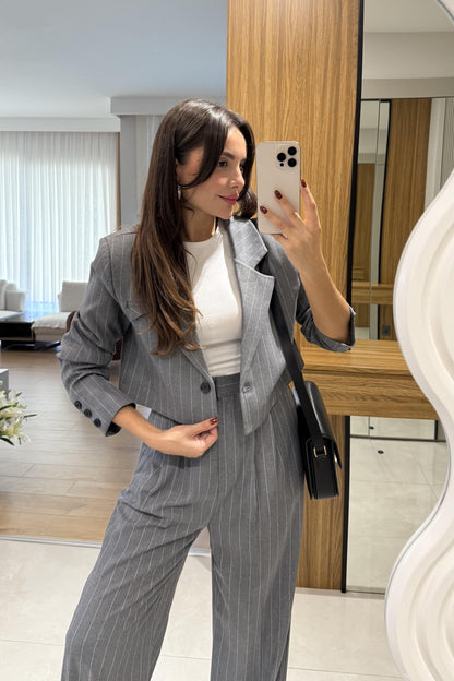 طقم رمادي مخطط - KP1412