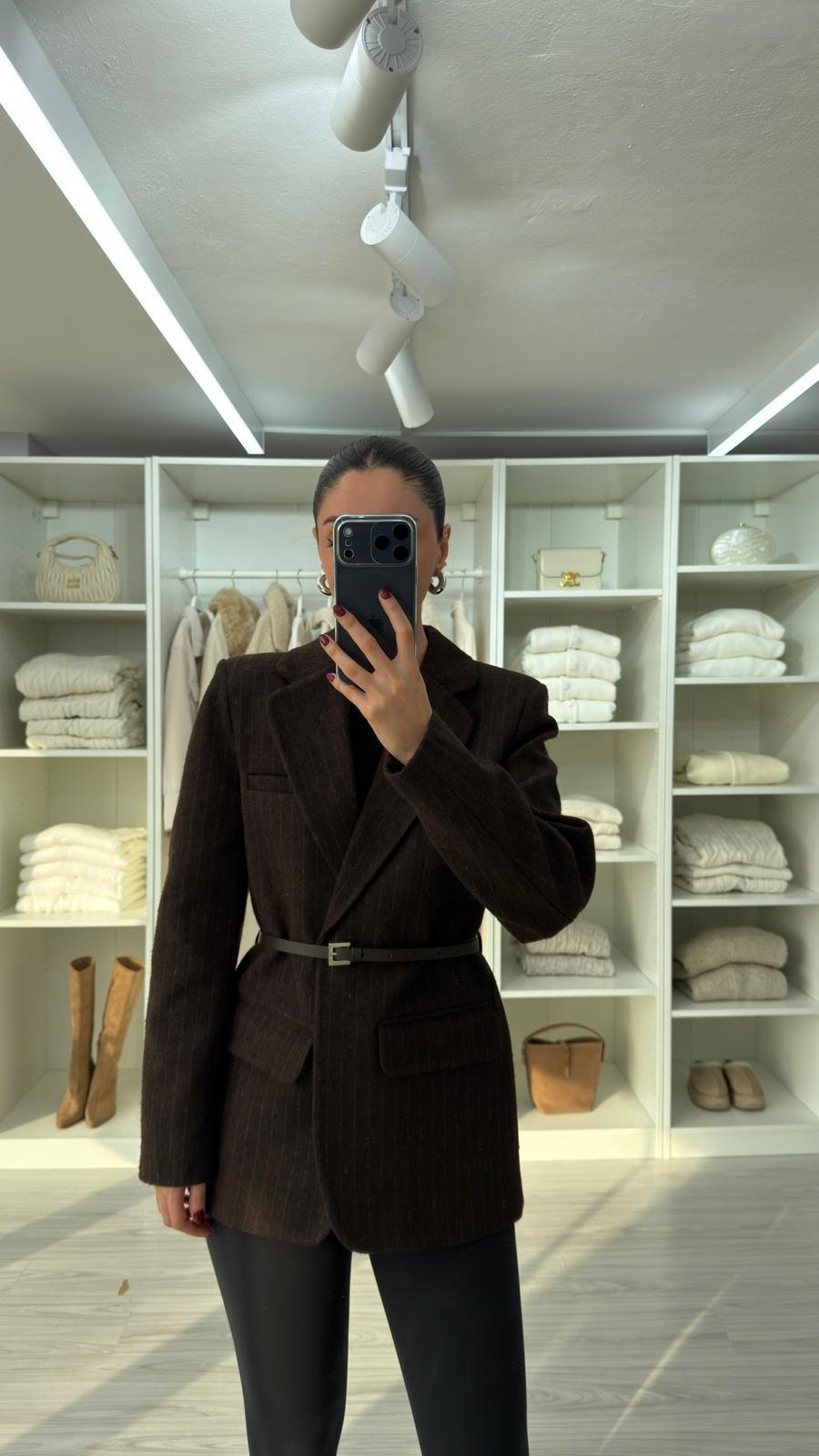 جكيت بني غامق مخطط بحزام - KP7161