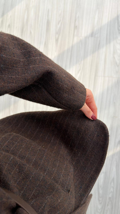 جكيت بني غامق مخطط بحزام - KP7161