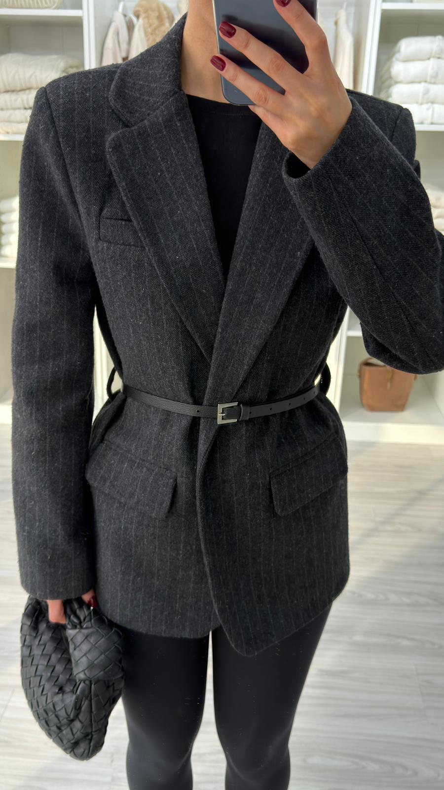 جكيت اسود مخطط بحزام - KP7161