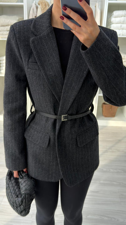 جكيت اسود مخطط بحزام - KP7161