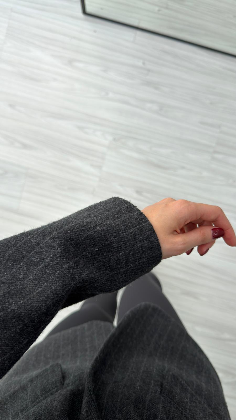 جكيت اسود مخطط بحزام - KP7161