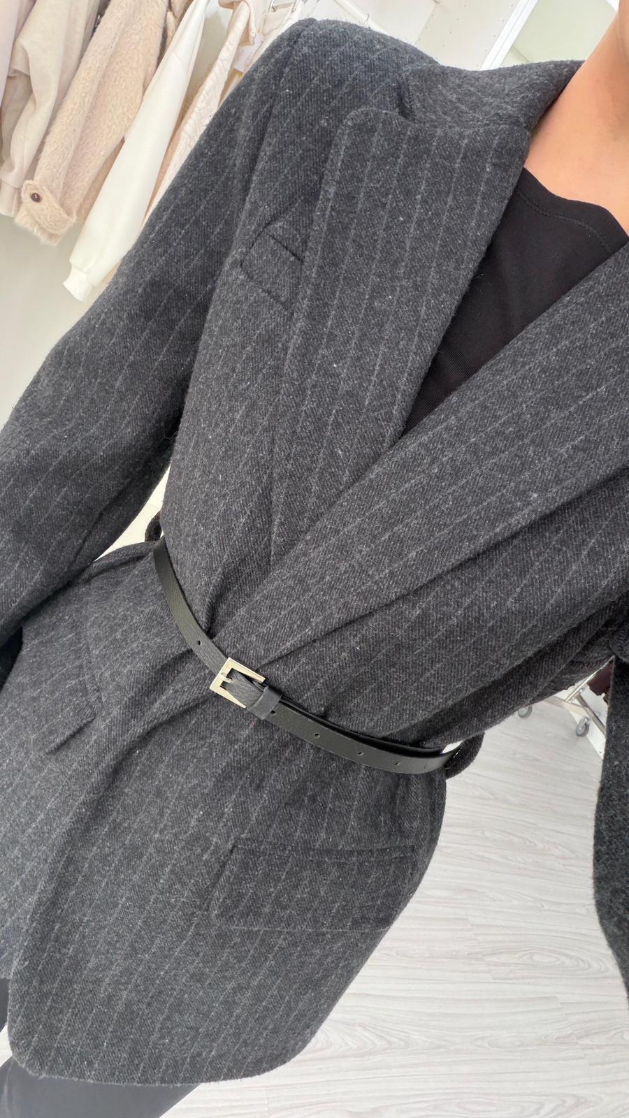 جكيت اسود مخطط بحزام - KP7161