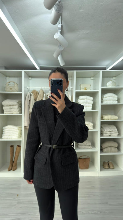 جكيت اسود مخطط بحزام - KP7161