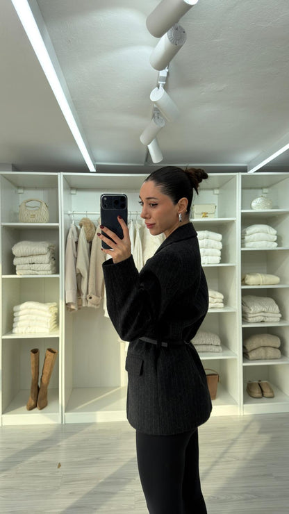 جكيت اسود مخطط بحزام - KP7161