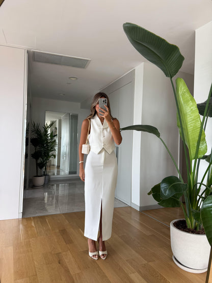 طقم ڤيست مع تنورة ابيض - KP1359