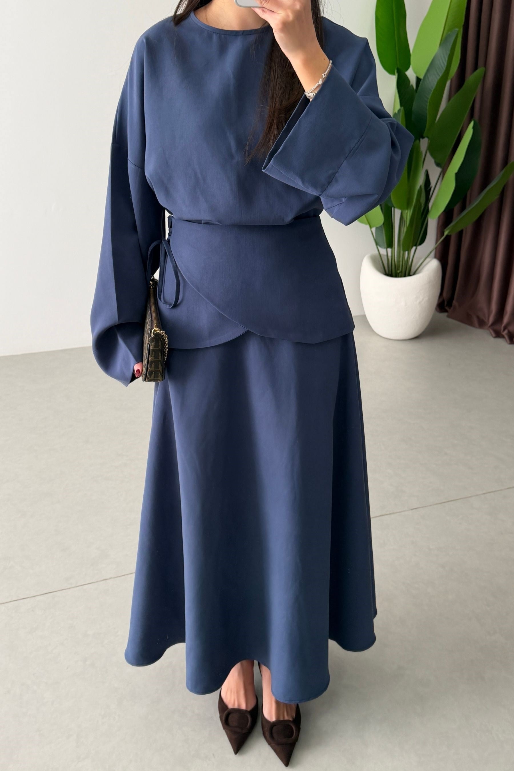 طقم بلوزة مع تنورة كحلي - KP1556