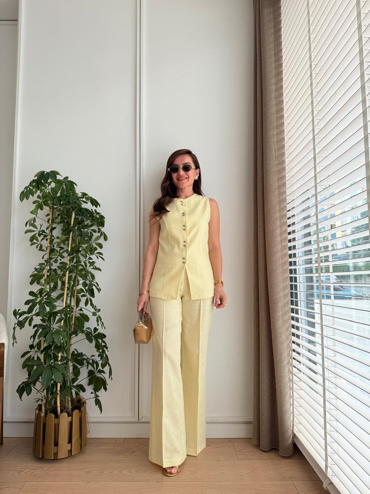 طقم ڤيست مع بنطلون اصفر - KP1313