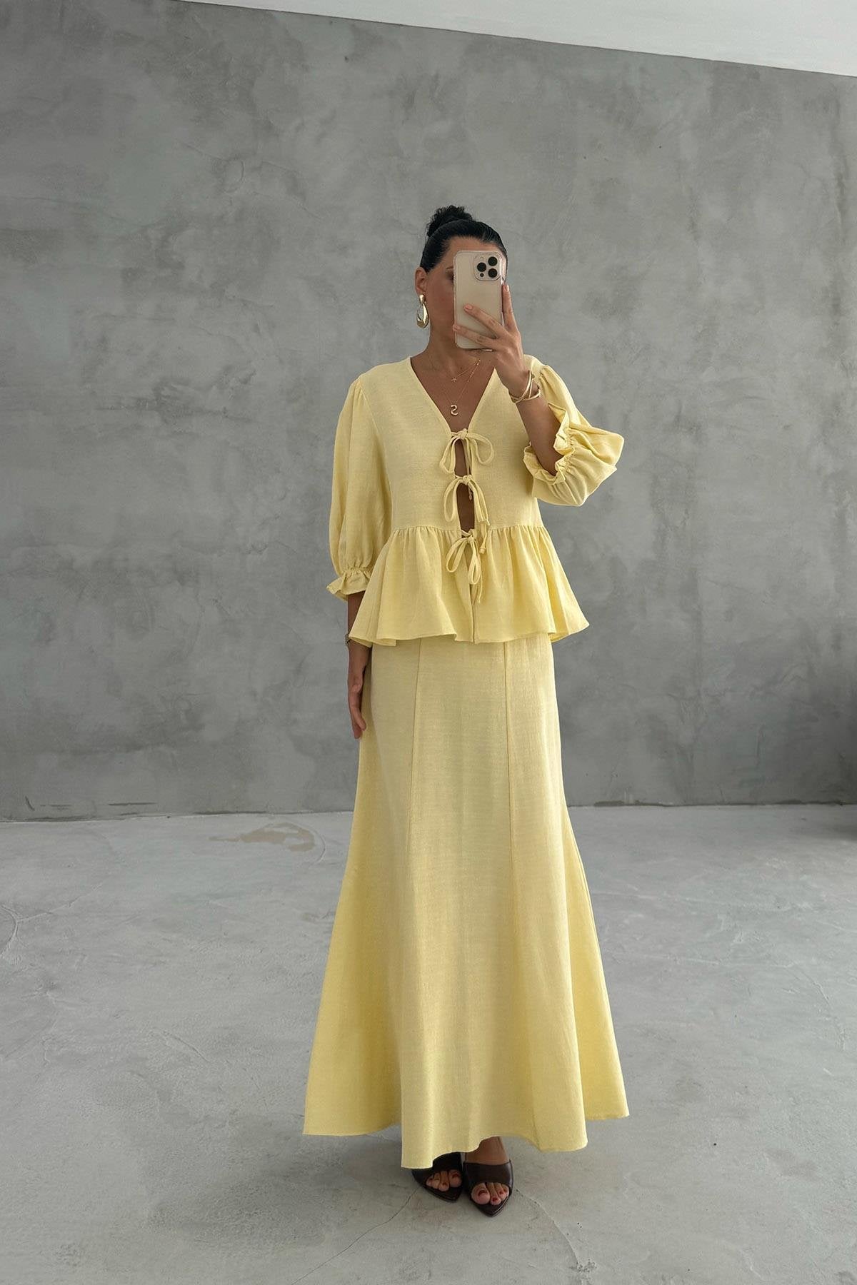 طقم تنورة مع بلوزة اصفر  - KP1321