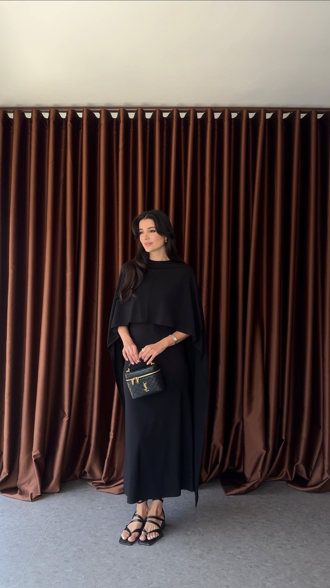 طقم فستان مع بانشو اسود - KP2193