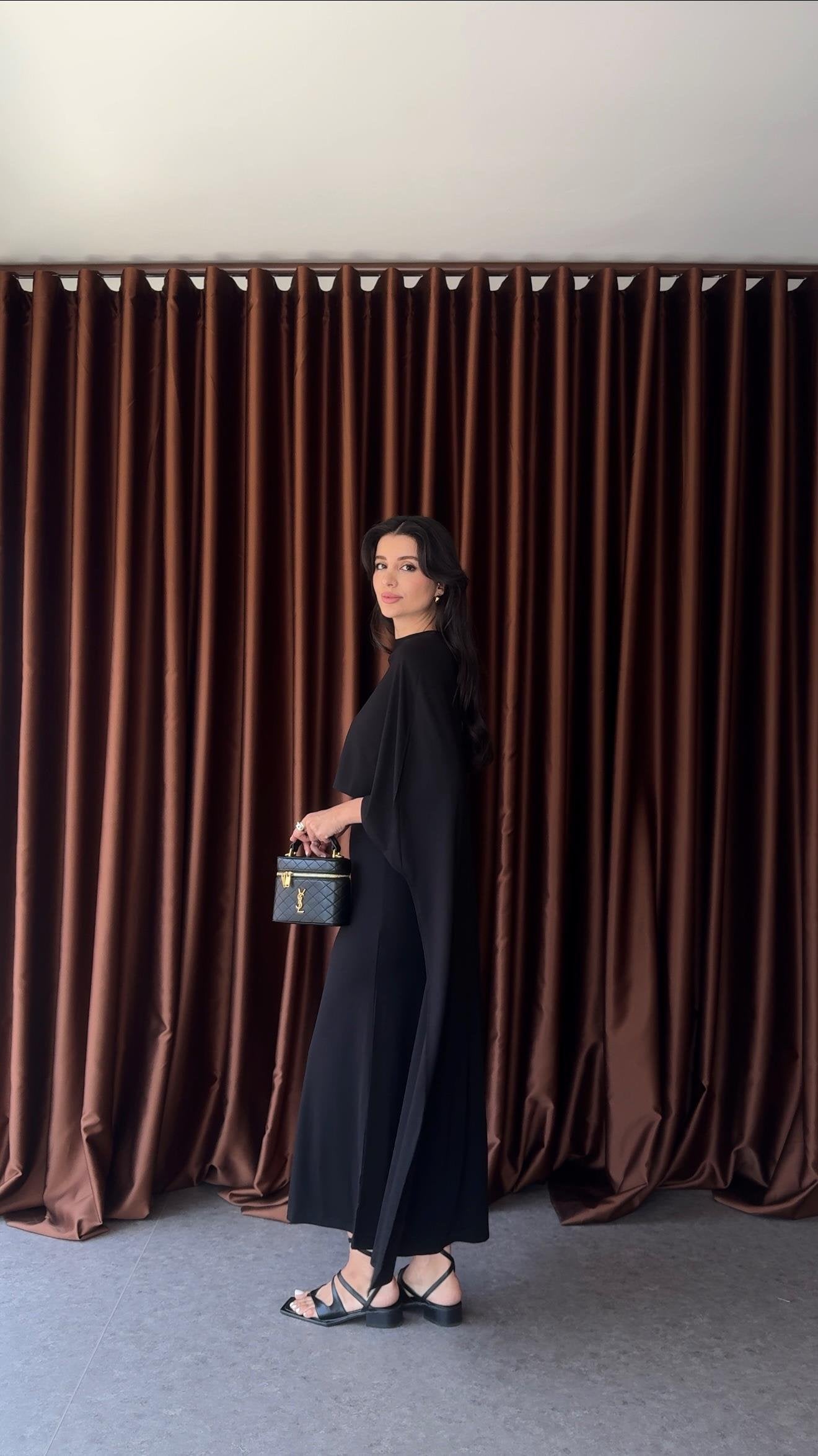 طقم فستان مع بانشو اسود - KP2193