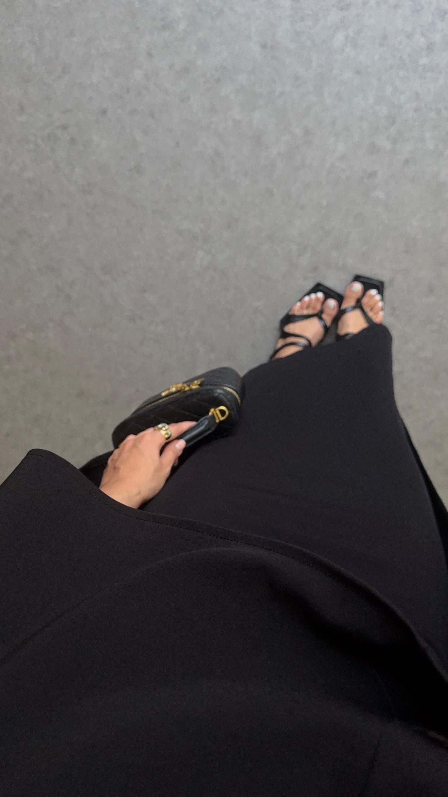 طقم فستان مع بانشو اسود - KP2193