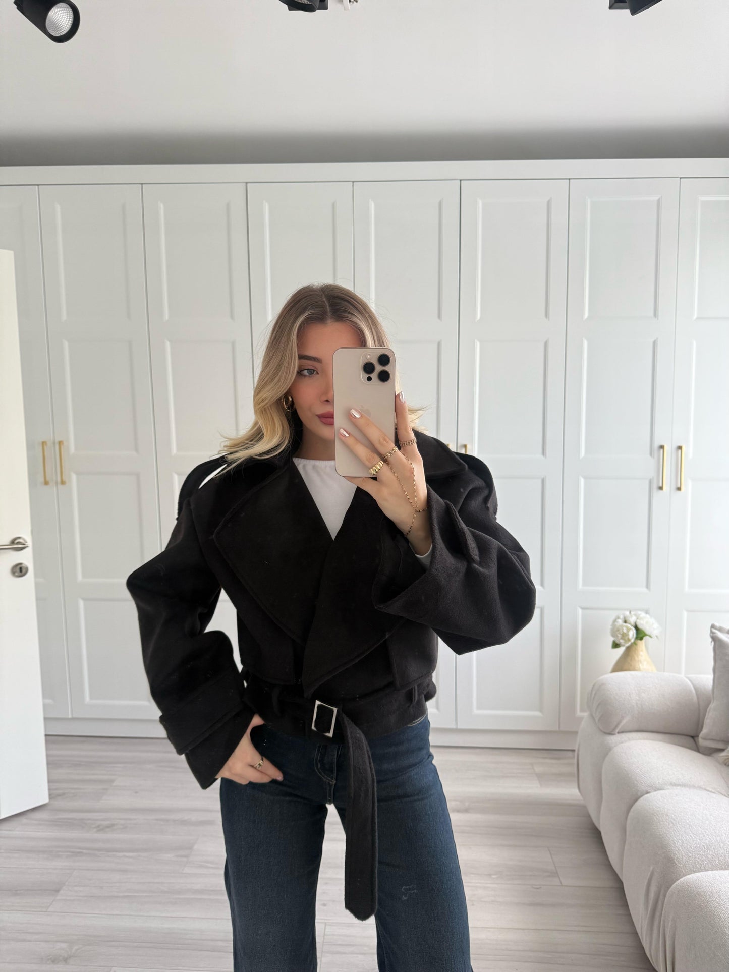 جكيت اسود بحزام - KP7133