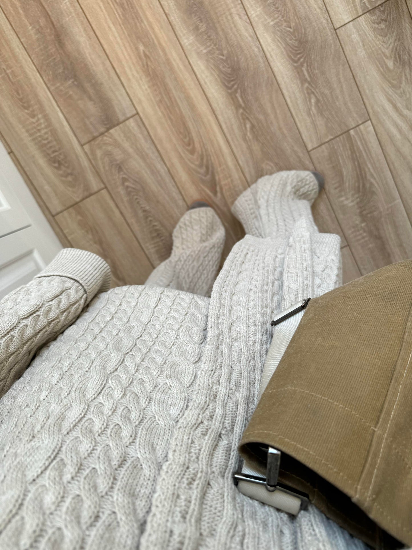 طقم بيج غامق مجدل بلفحة - KP1405