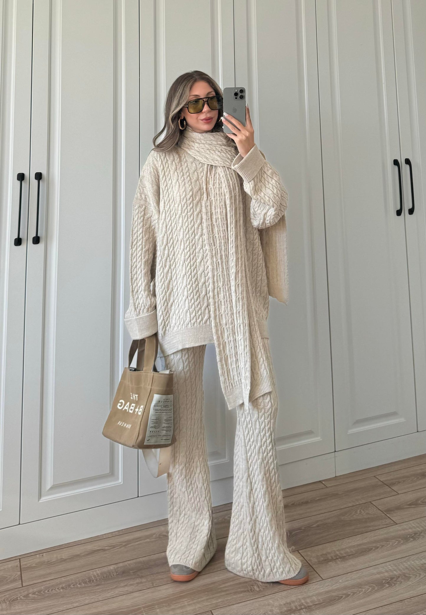 طقم بيج غامق مجدل بلفحة - KP1405