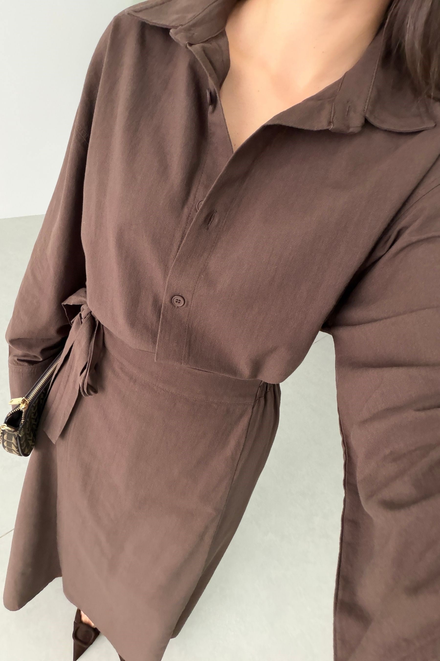 طقم قميص مع تنورة ربط بني - KP1557