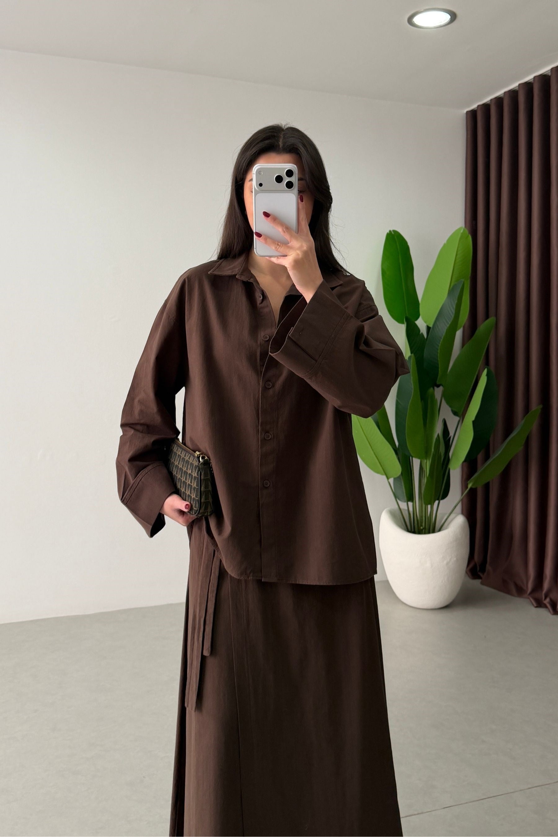 طقم قميص مع تنورة ربط بني - KP1557