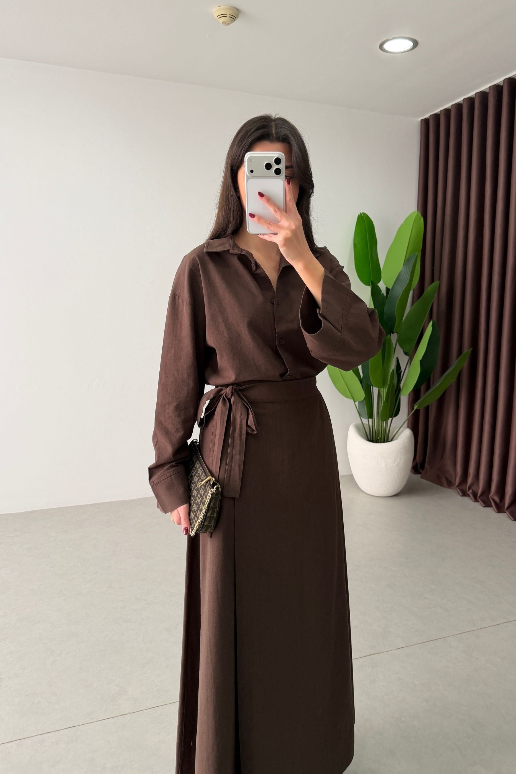 طقم قميص مع تنورة ربط بني - KP1557